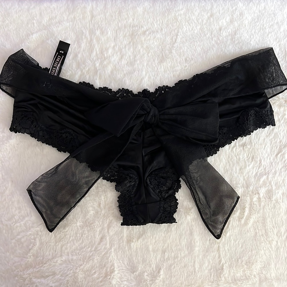 Victoria’s Secret Cheeky sexy panty with back bow S
